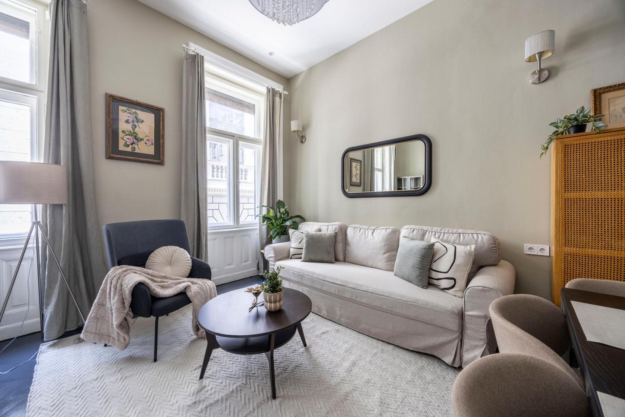 Charming Art Deco Style In The Heart Of Lejlighed *