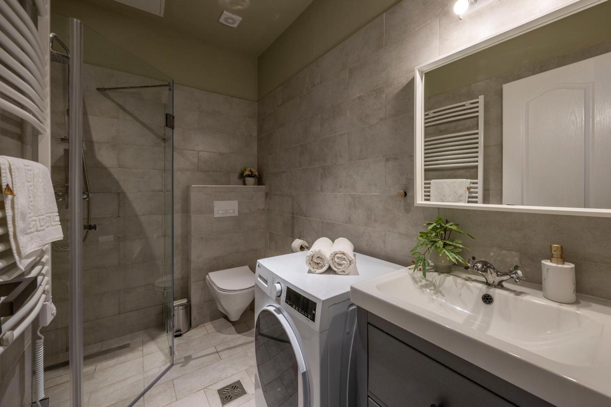 Charming Art Deco Style In The Heart Of Lejlighed