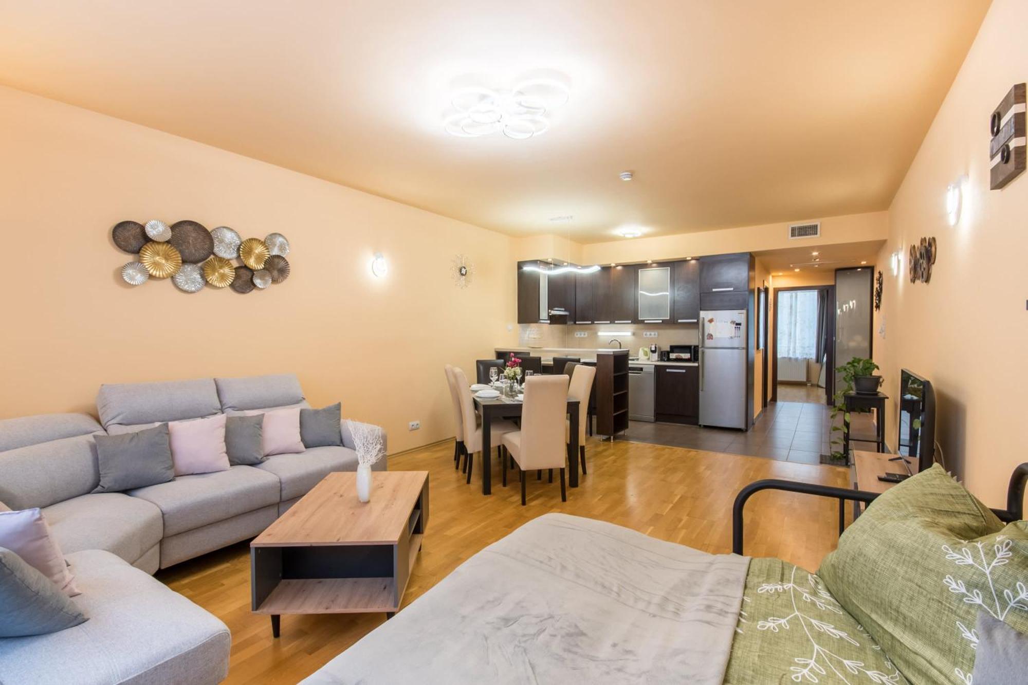 Very Central - Large - Balcony - Comfy Apartmán