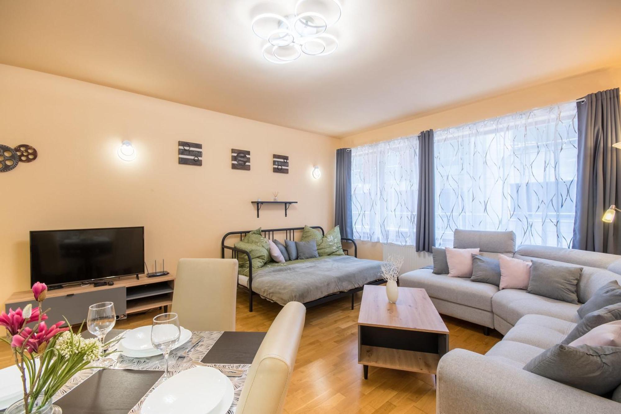 Apartmán Very Central - Large - Balcony - Comfy *