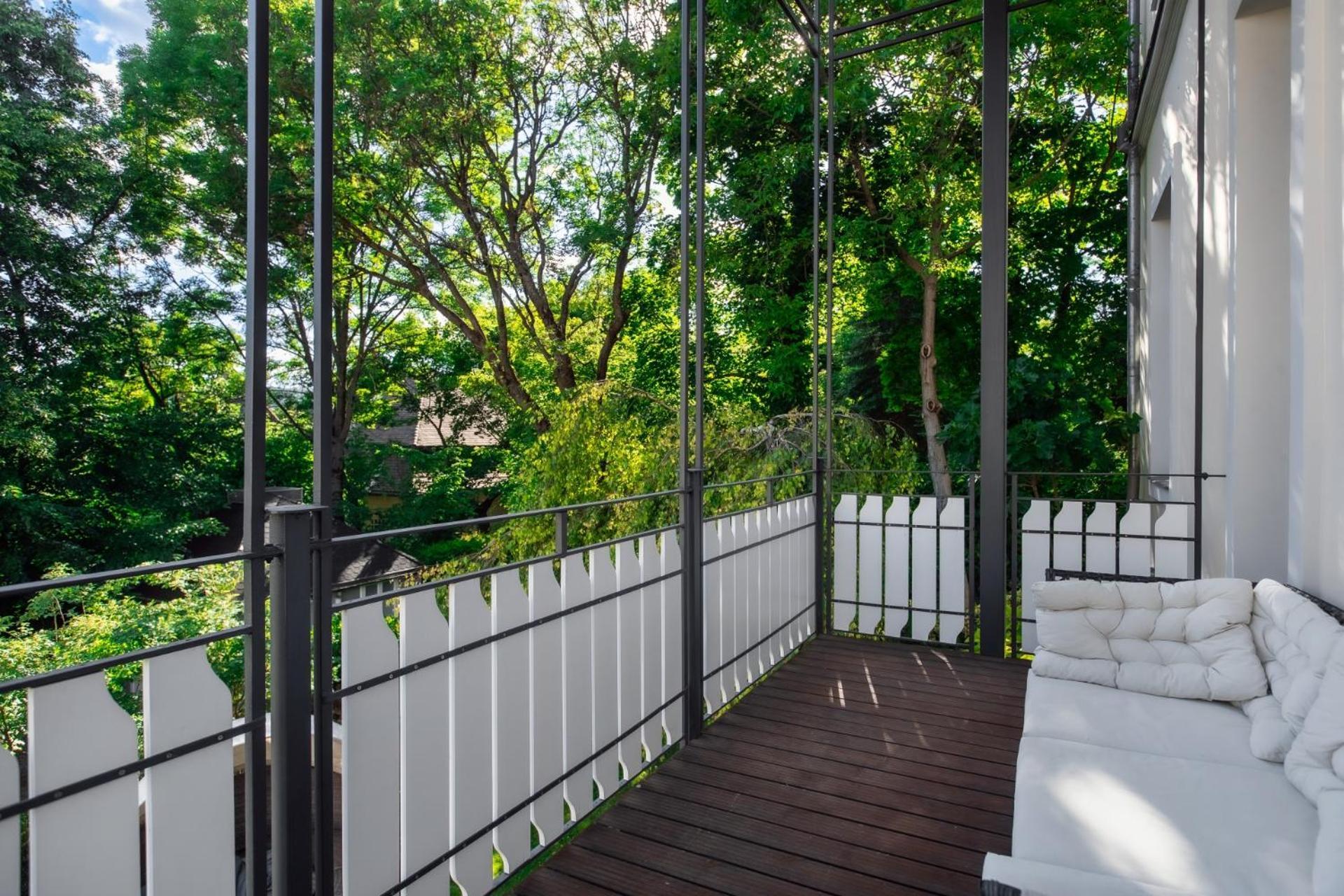 Stunning Rose Hill Premium *