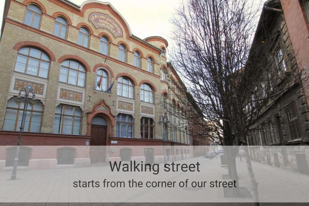 Live Like A Local In An Old Historic House Appartamento Budapest