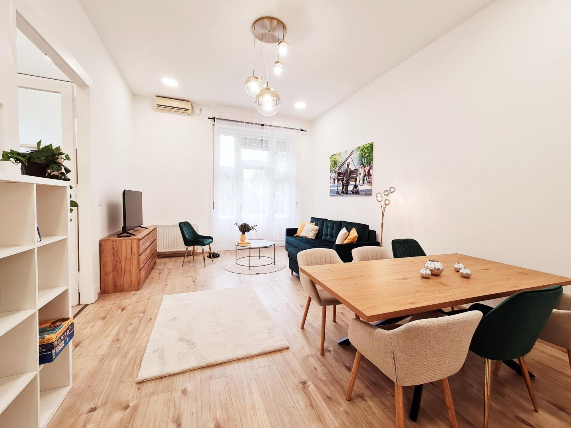 Liszt With Balcony And Garage Available -symphony 1 *