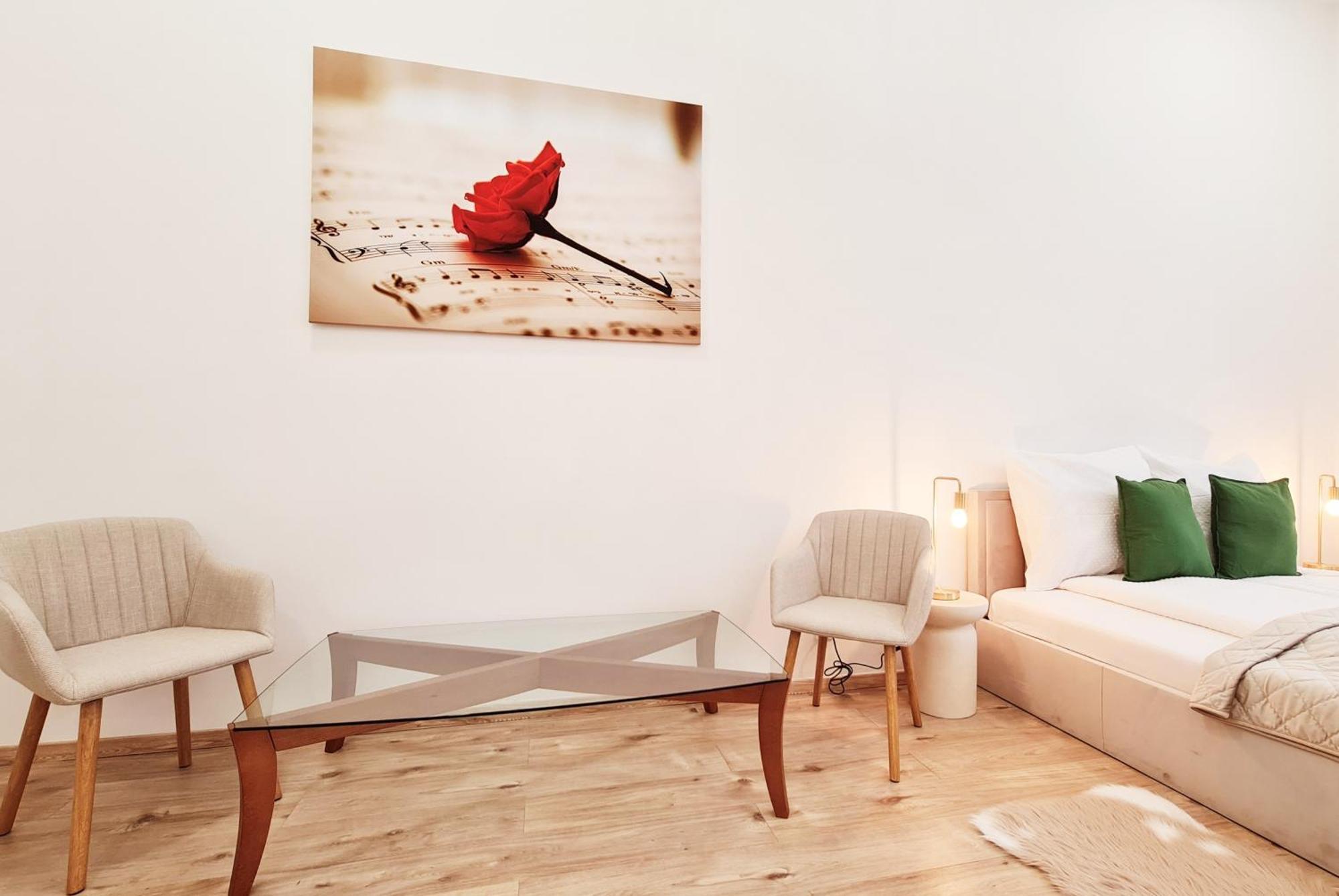 Appartement Liszt With Balcony And Garage Available -symphony 1 *