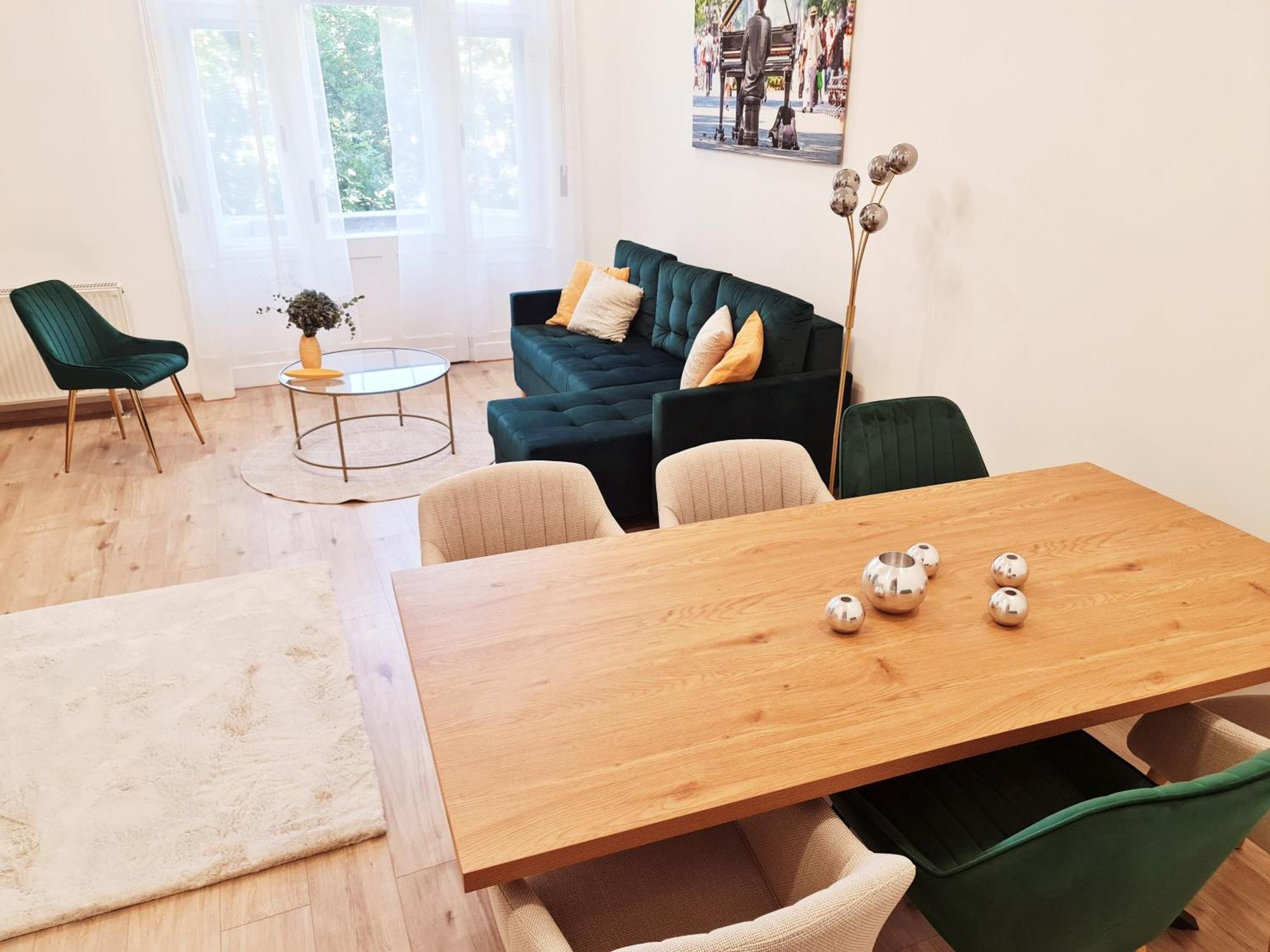 Liszt With Balcony And Garage Available -symphony 1 * Budapest