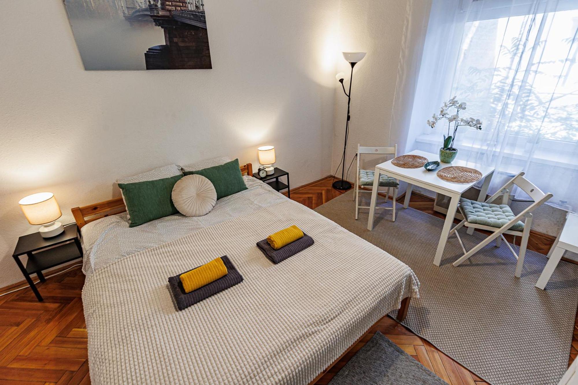Beat Of The - Cozy Downtown Apartment