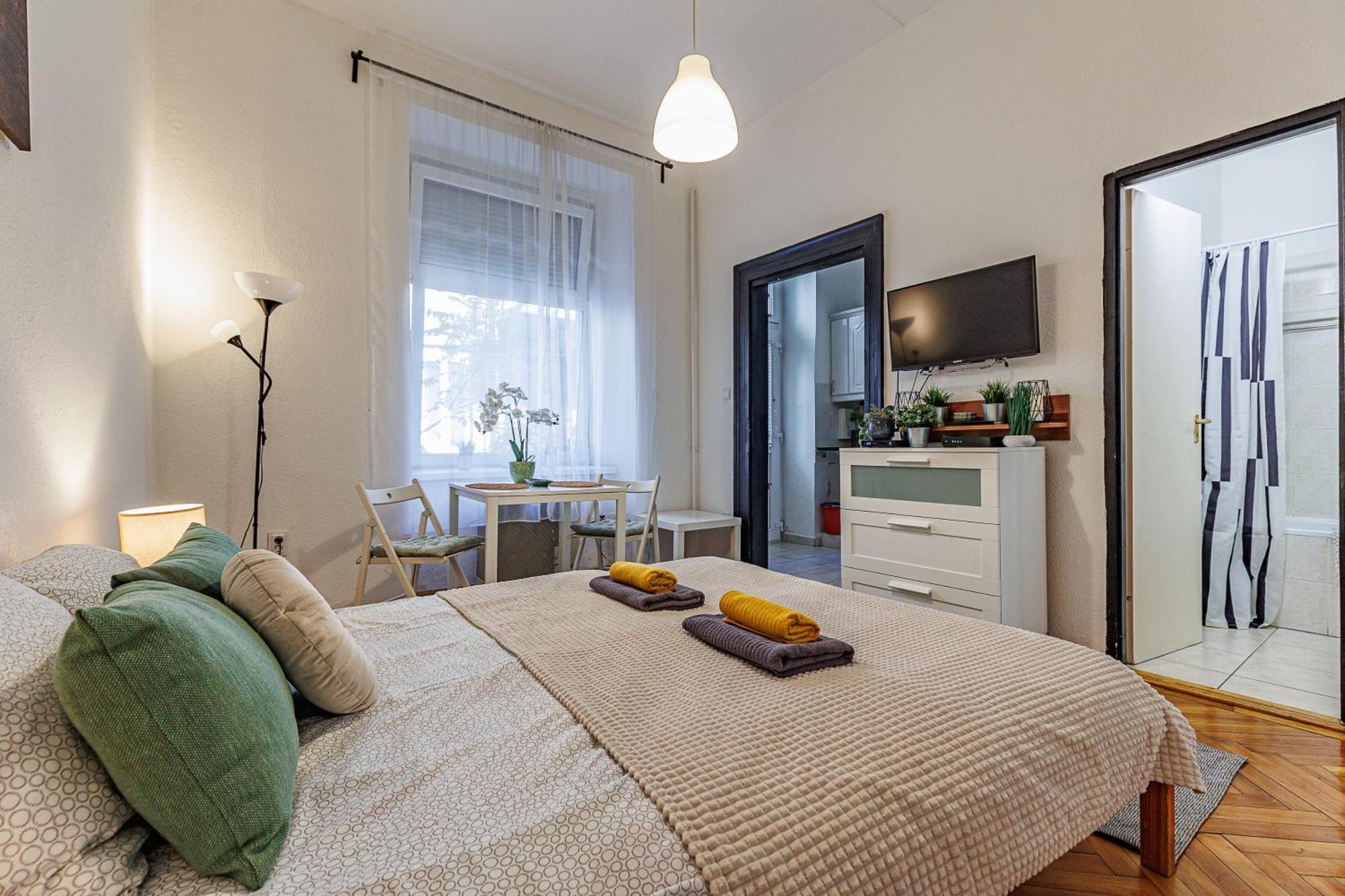 Beat Of The - Cozy Downtown Apartment