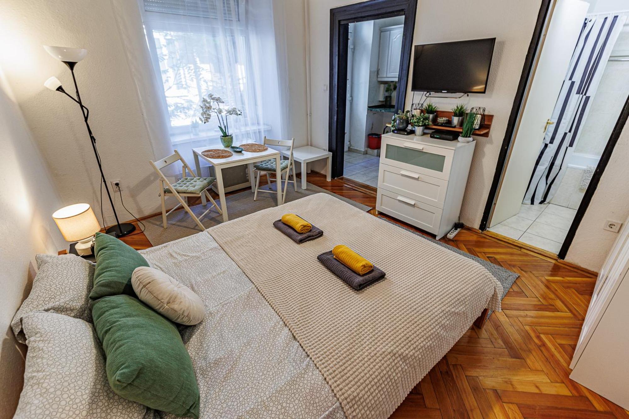 Beat Of The - Cozy Downtown Apartment