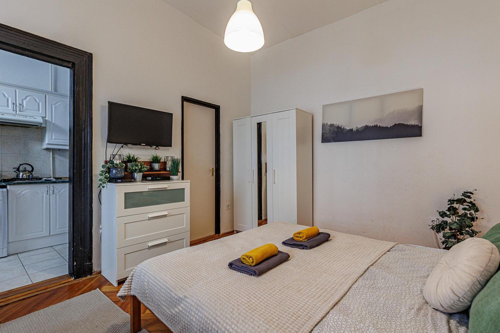 Beat Of The - Cozy Downtown Apartment