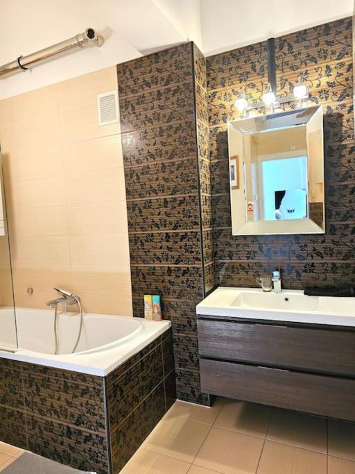 Luxury Flat In Downtown With Free Parking Appartamento