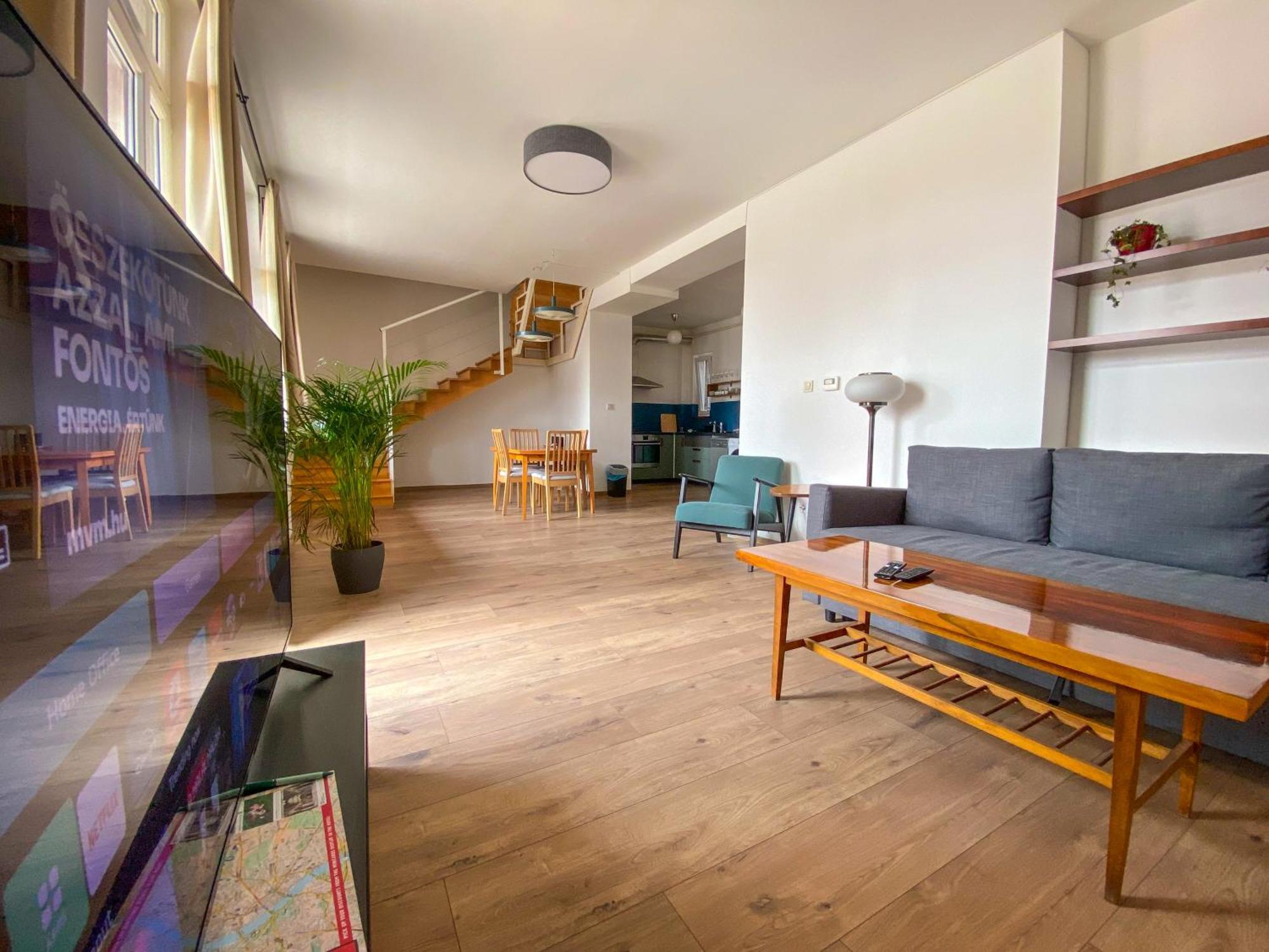 Apartmán Spacious 2 Story Loft W Balcony Near Opera, Andrassy Budapešť
