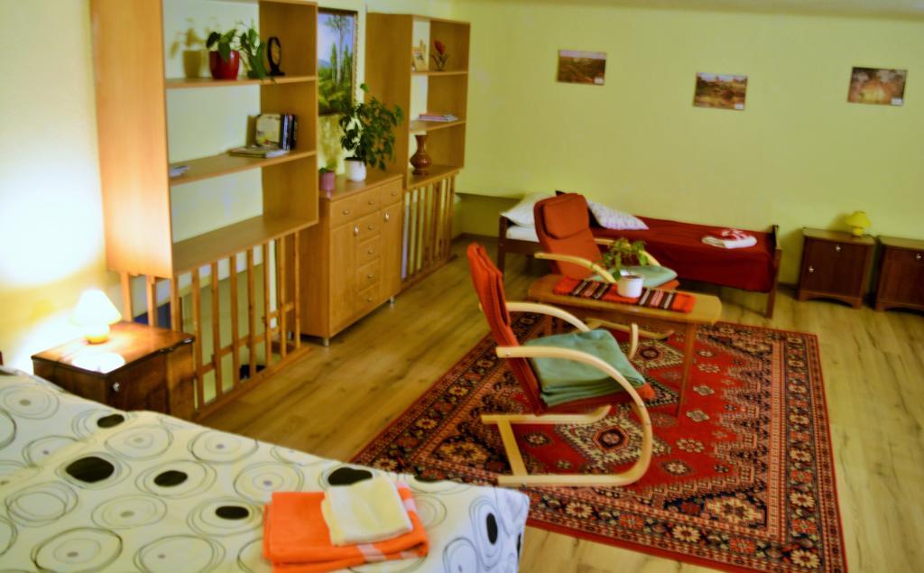 Milestone Apartment *