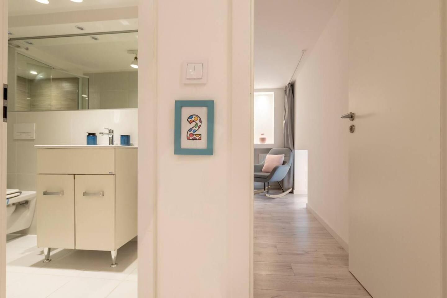 New! Treasure Box In The Heart Of * Budapest
