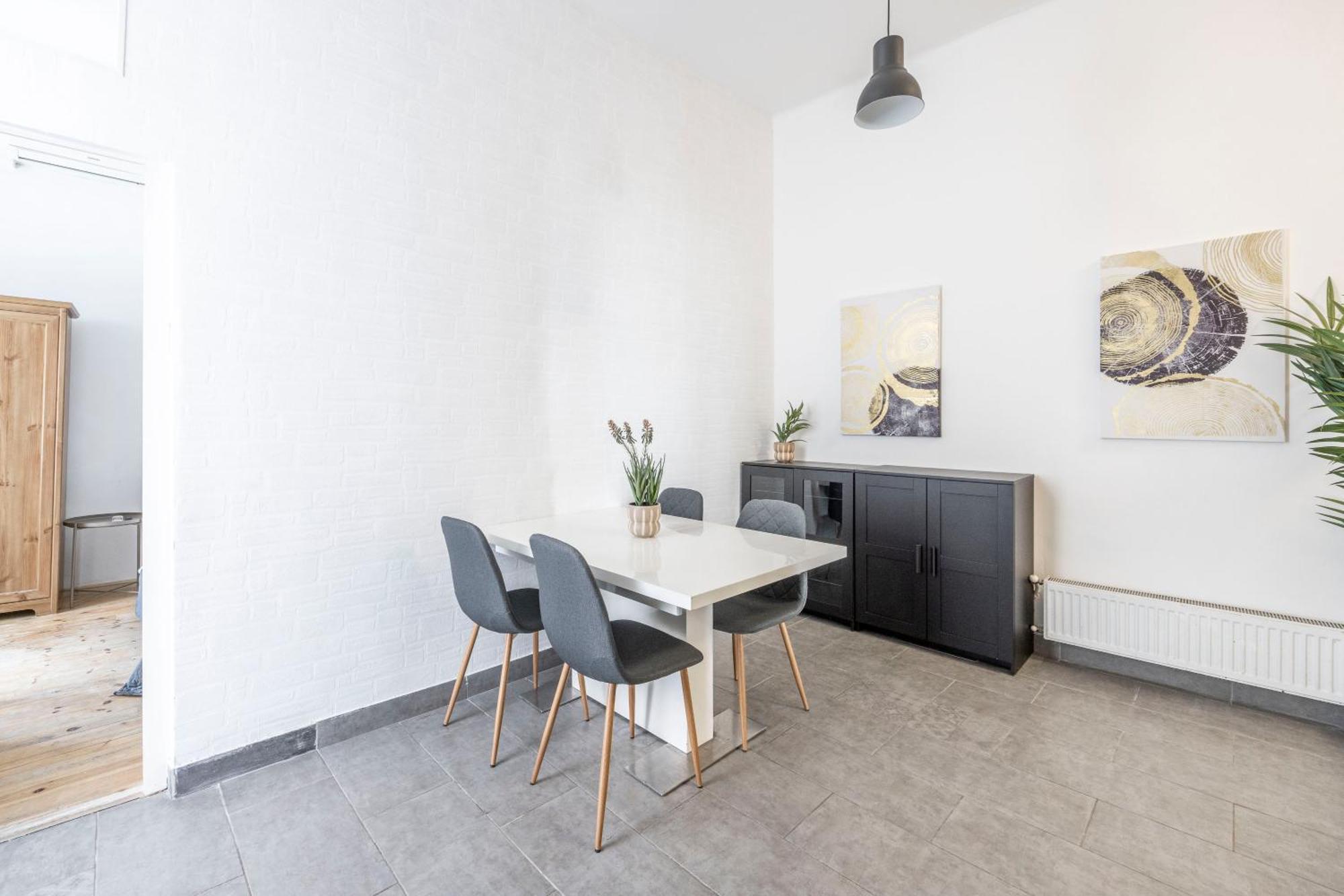 Deluxe 4bedrm In The Heart Of Apartment