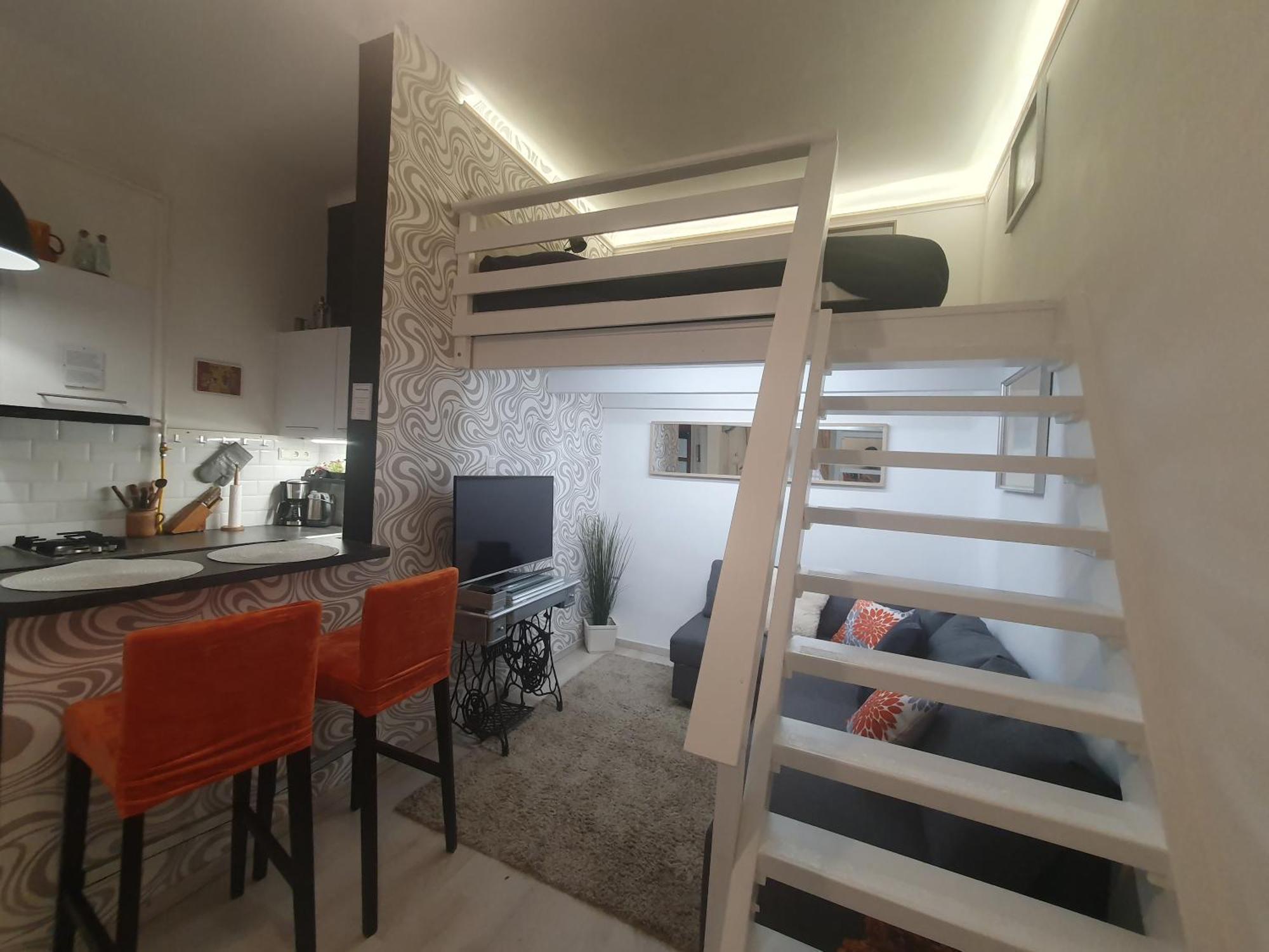 Castlehill The Perfect Blend Of Urban Living And Sightseeing Convenience Apartment *