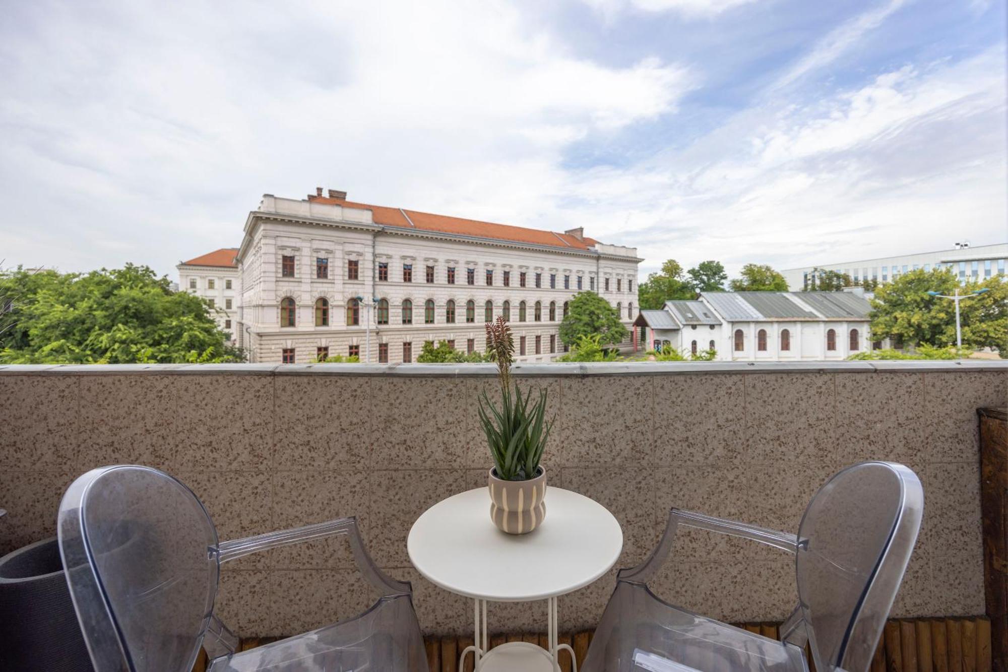 Luxy Spacious & Cozy With Balcony Apartamento