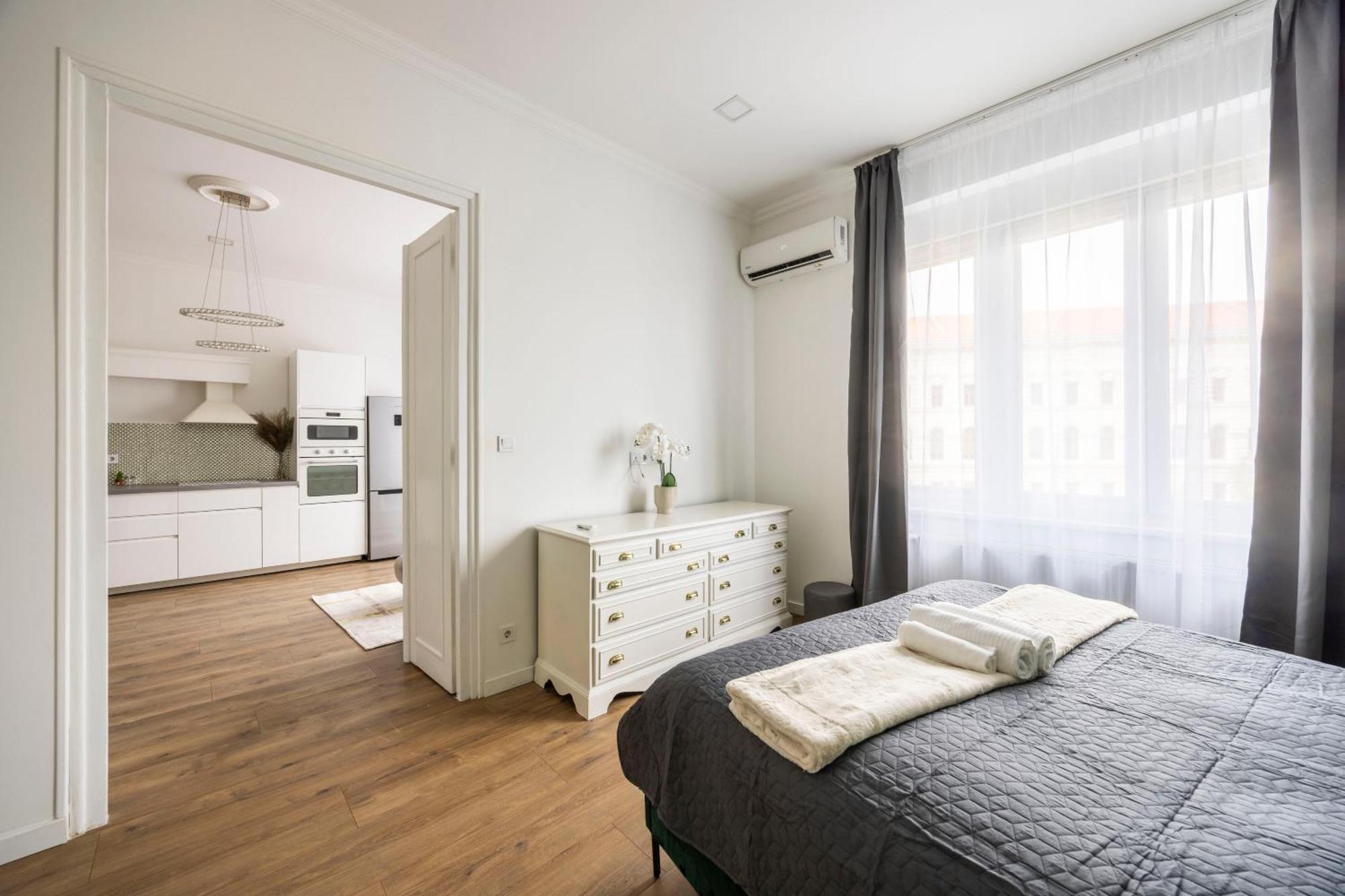 Apartamento Luxy Spacious & Cozy With Balcony