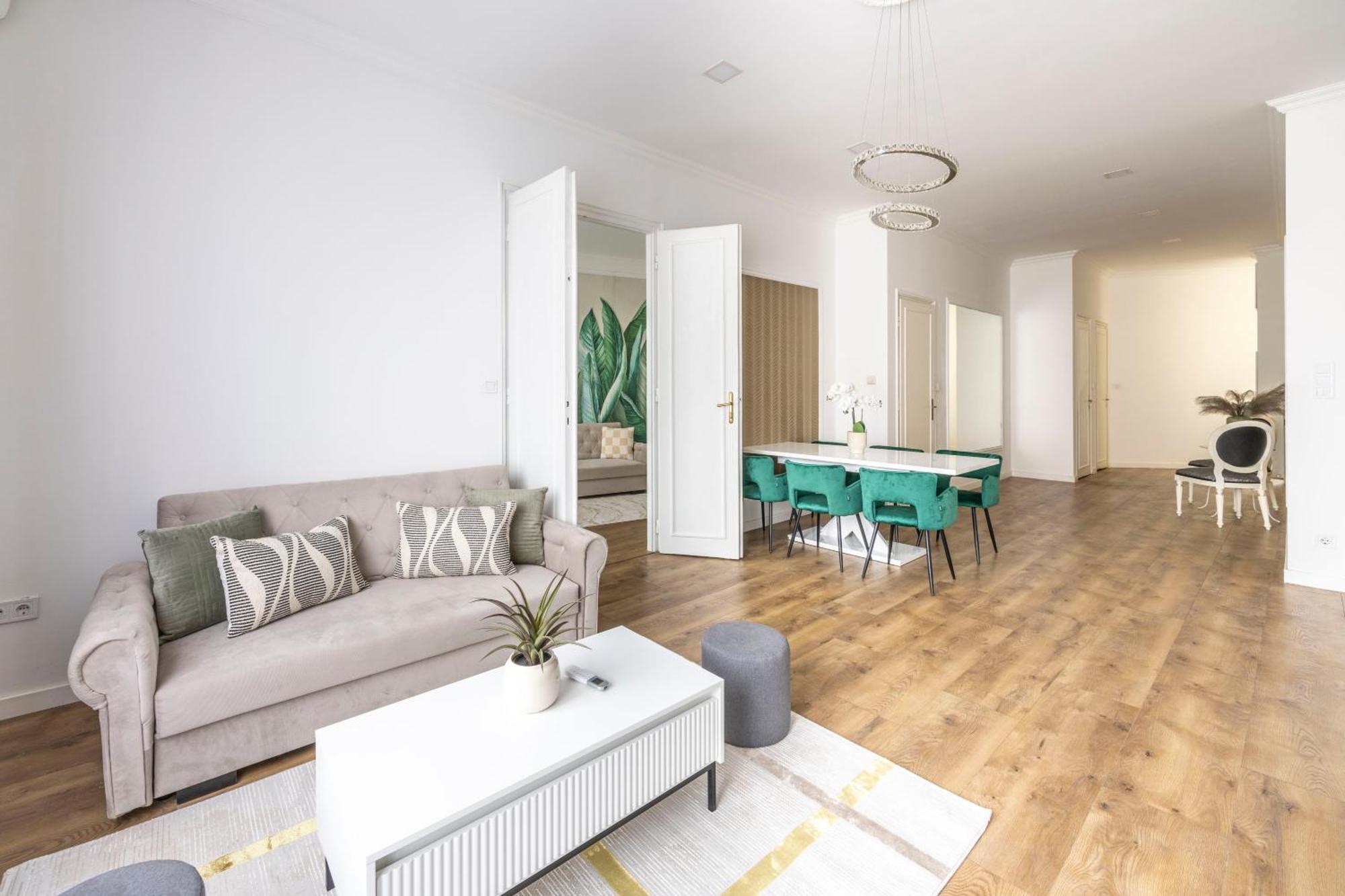 Luxy Spacious & Cozy With Balcony Apartamento