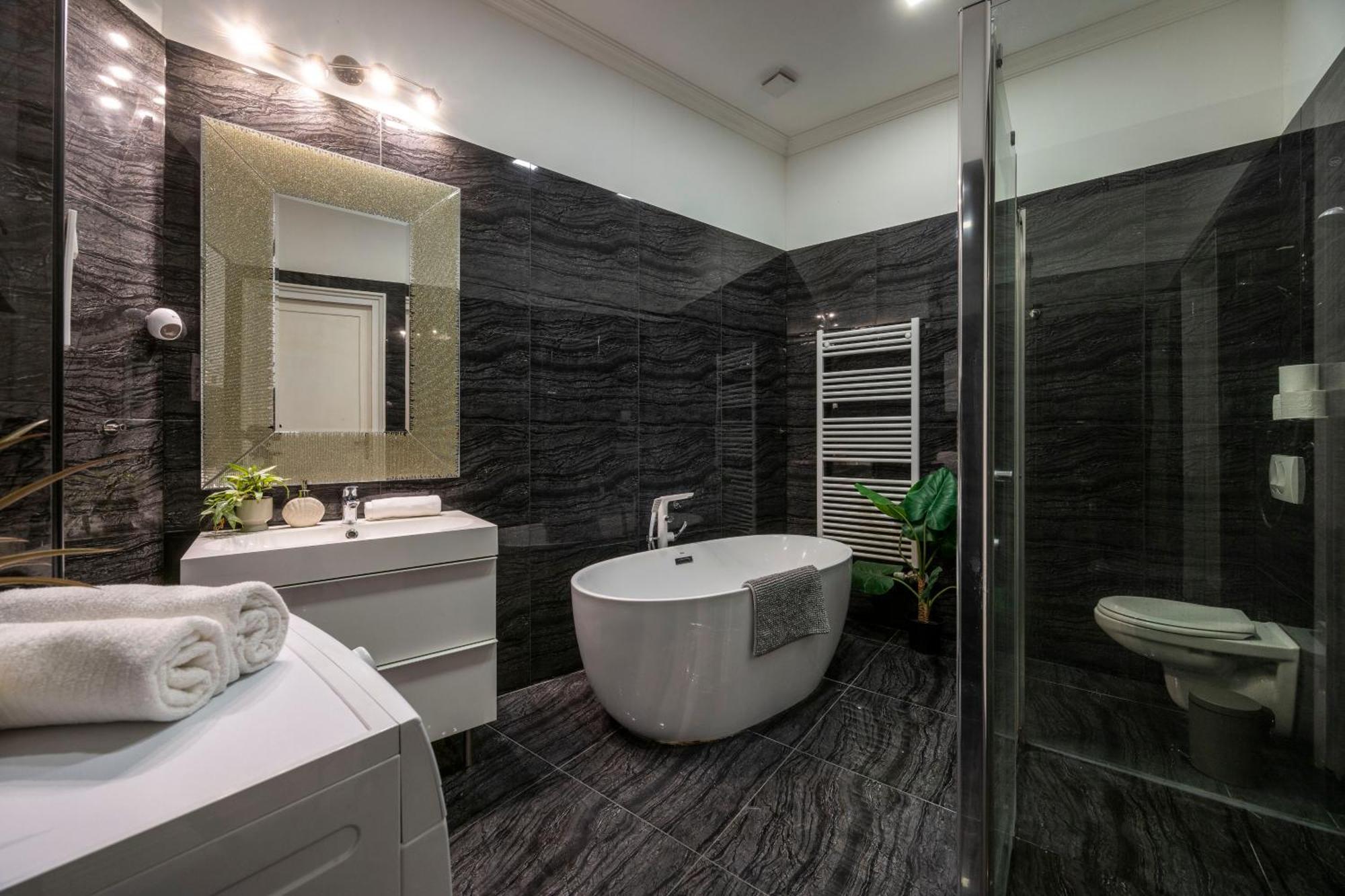 Apartamento Luxy Spacious & Cozy With Balcony *