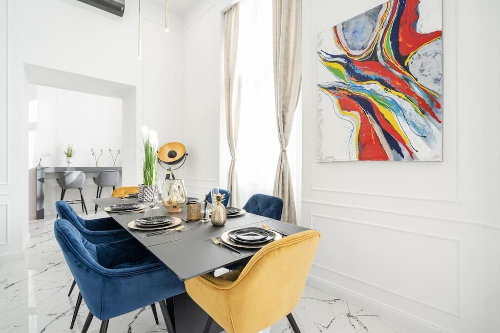 High-end 2-bedroom In The Center With Balcony Apartman Budapest