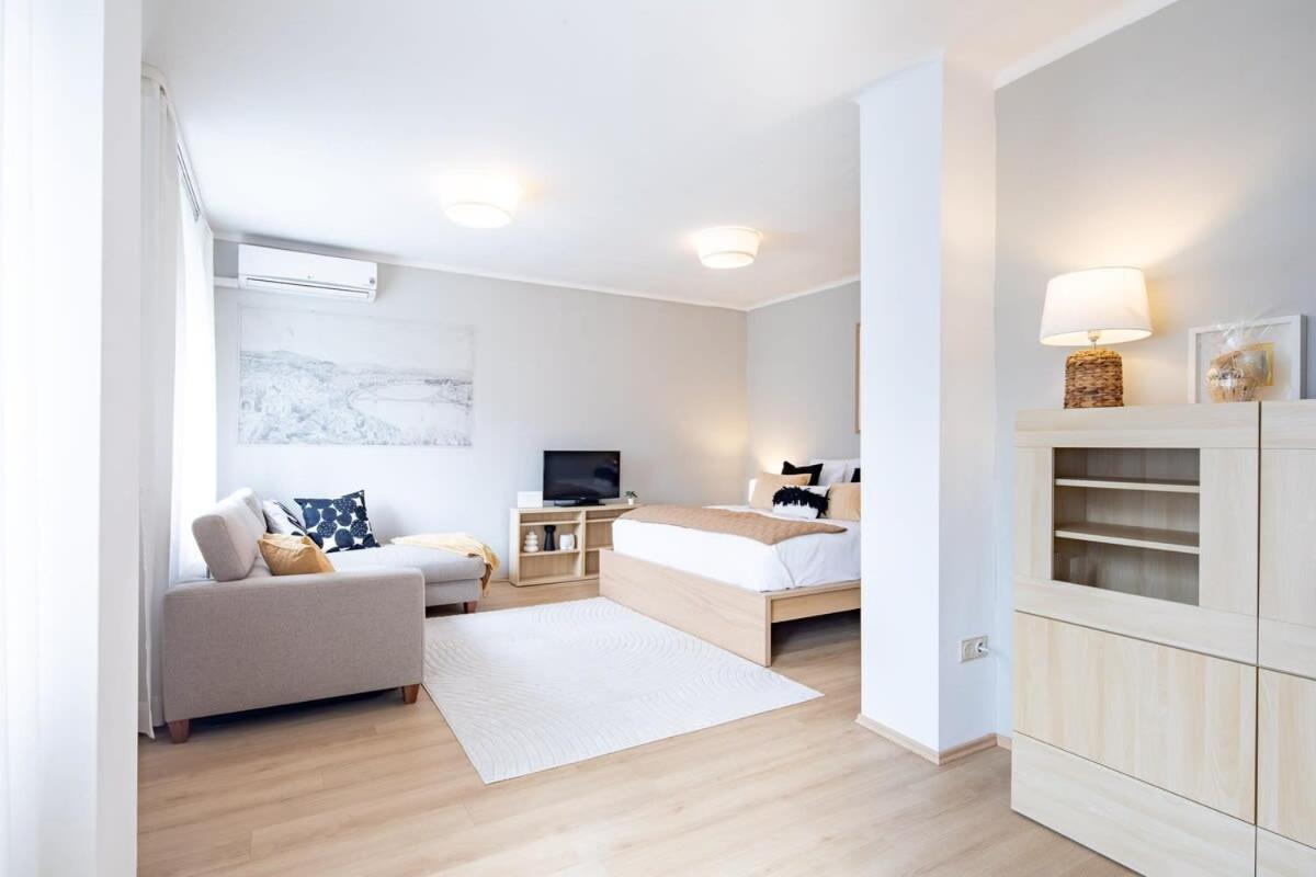 - Comfy - Sunny * Budapest