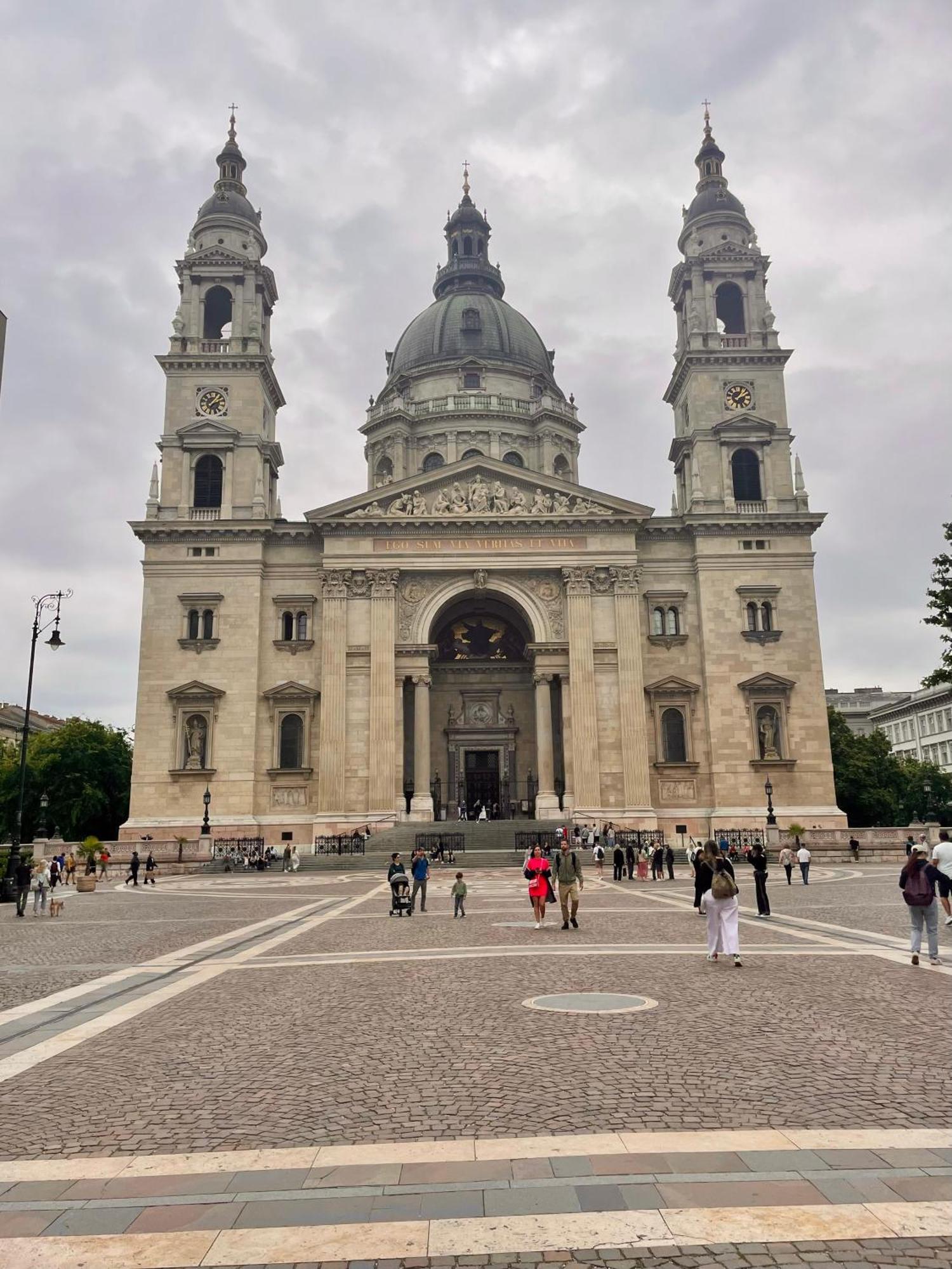 Gold Pearl 2 At St Stephen' S Basilica Budapest