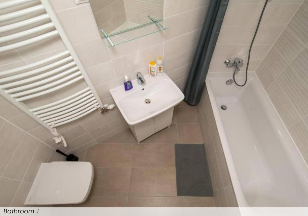 B101 - Liberty Bridge Lovely With Free Parking Apartment *