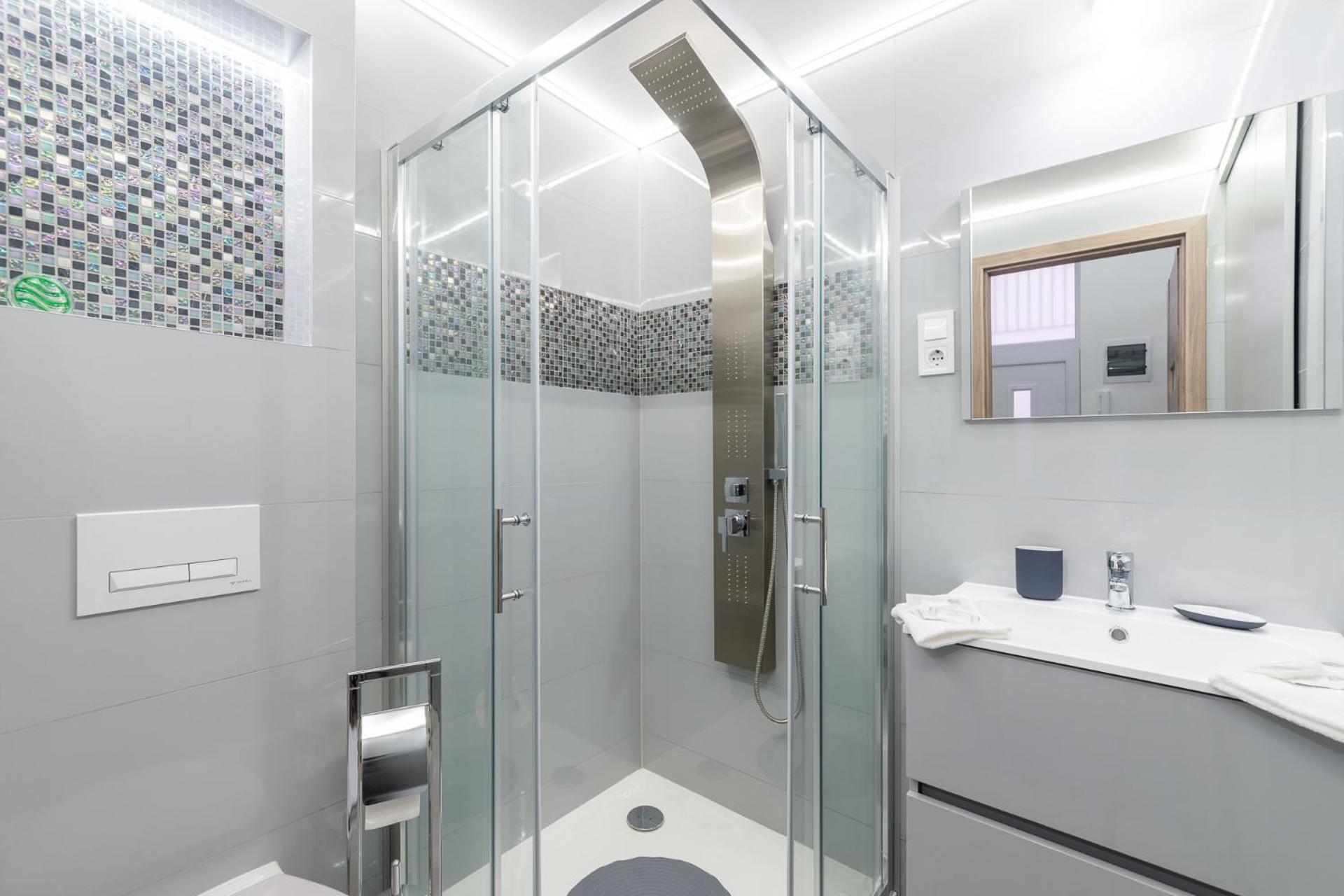 Modern - Close To Park & Heroes' Square Apartamento