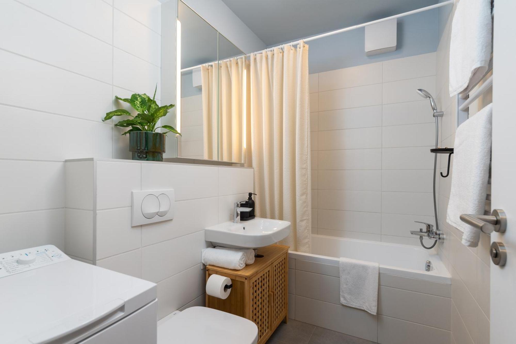 Oliver Boutique Studio - Brand New, Central, Quiet Apartment