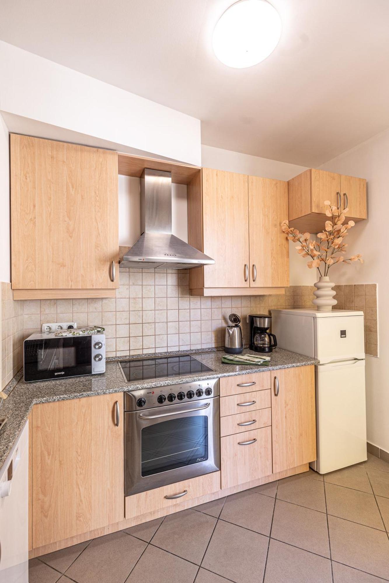 Gozsdu White Raven Residence 305