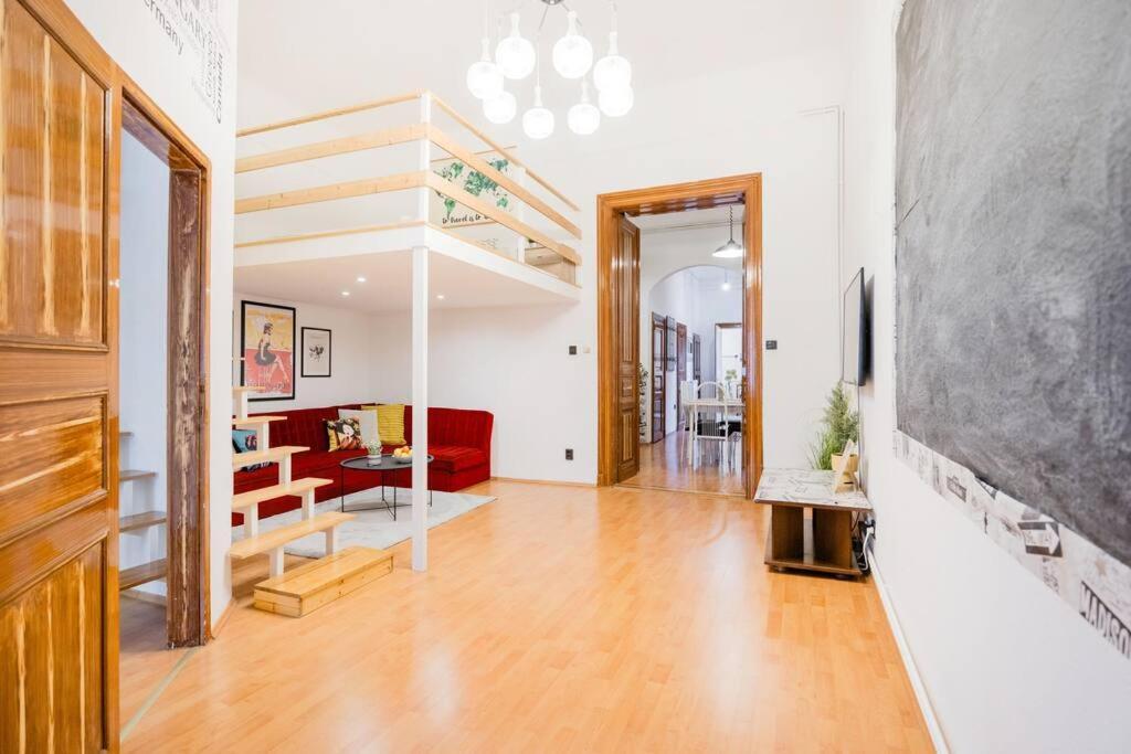 Secluded Spacious Oasis-best Location In Downtown Appartamento