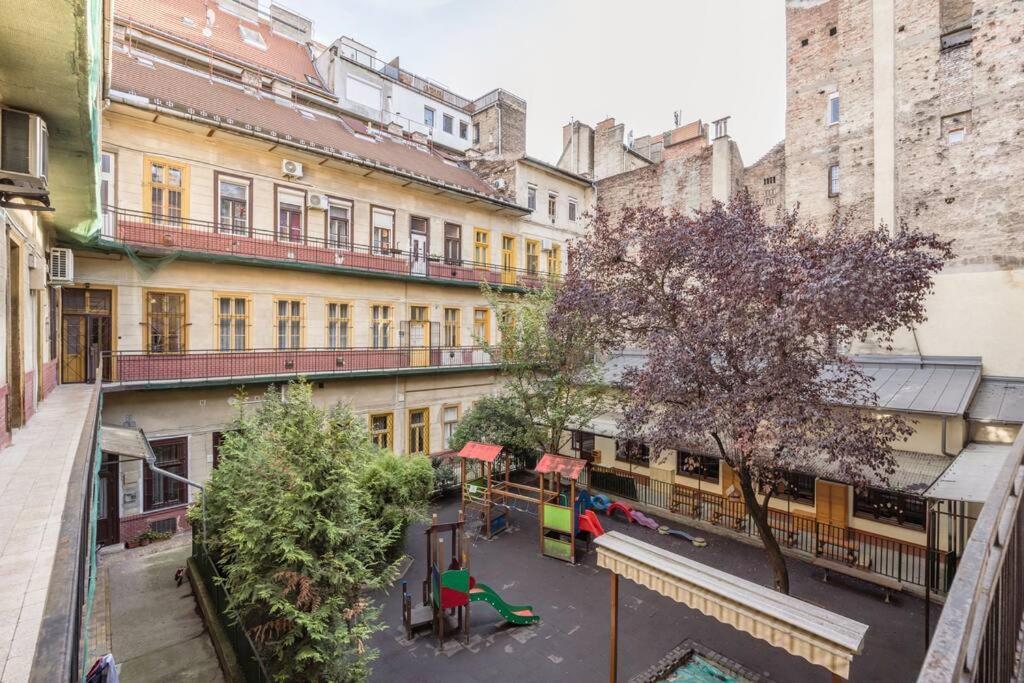 Appartamento Secluded Spacious Oasis-best Location In Downtown Budapest