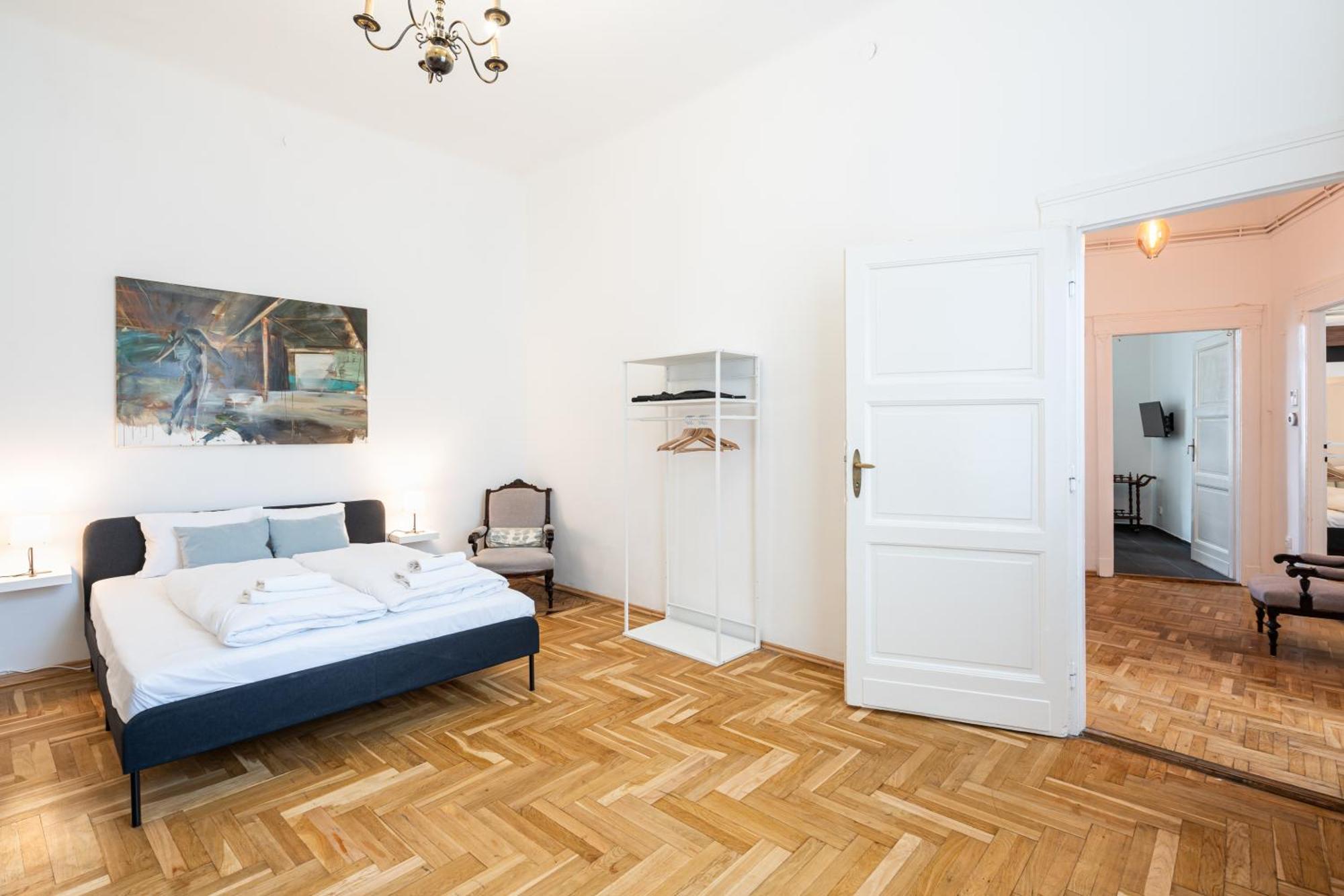 Cedar Hollow Apartment