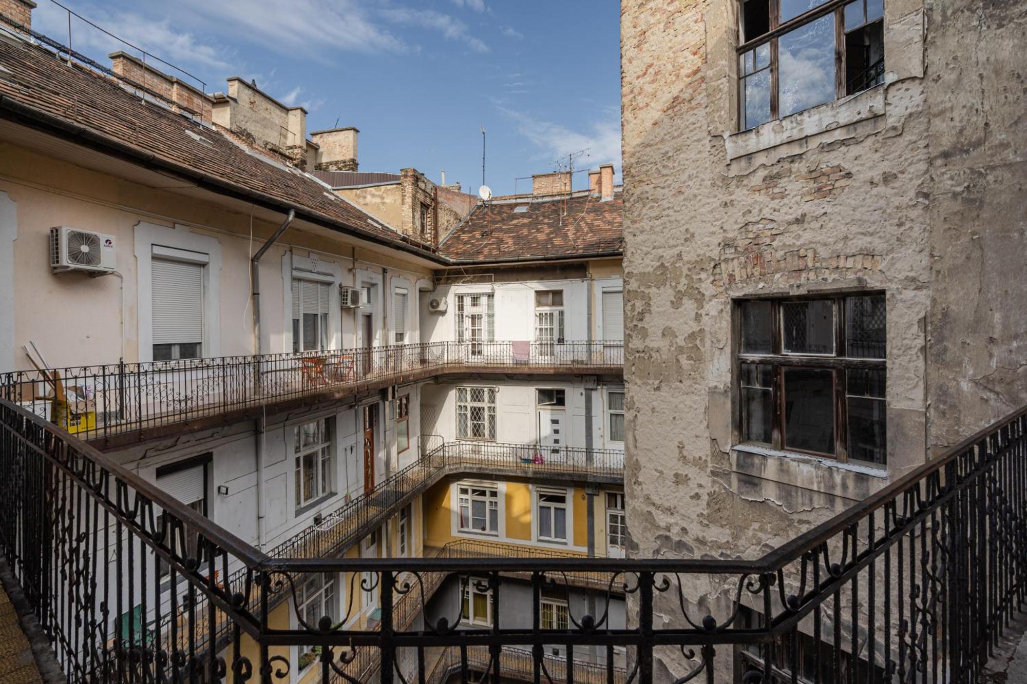 Cedar Hollow Budapest