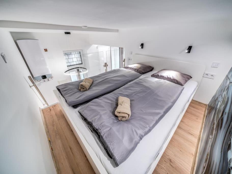 Loft 8 - Cozy Stylish With Parking