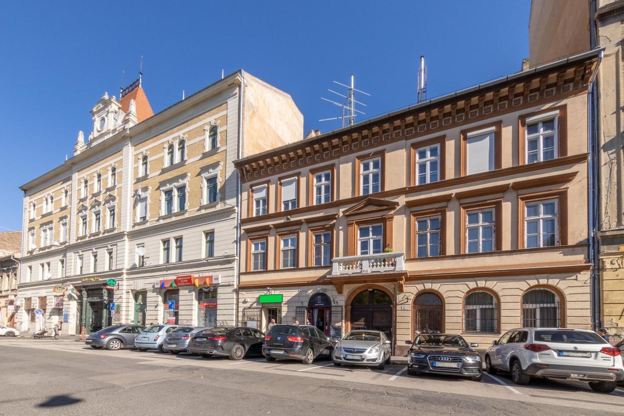 Apartament Simona - Lovely In The Downtown . *