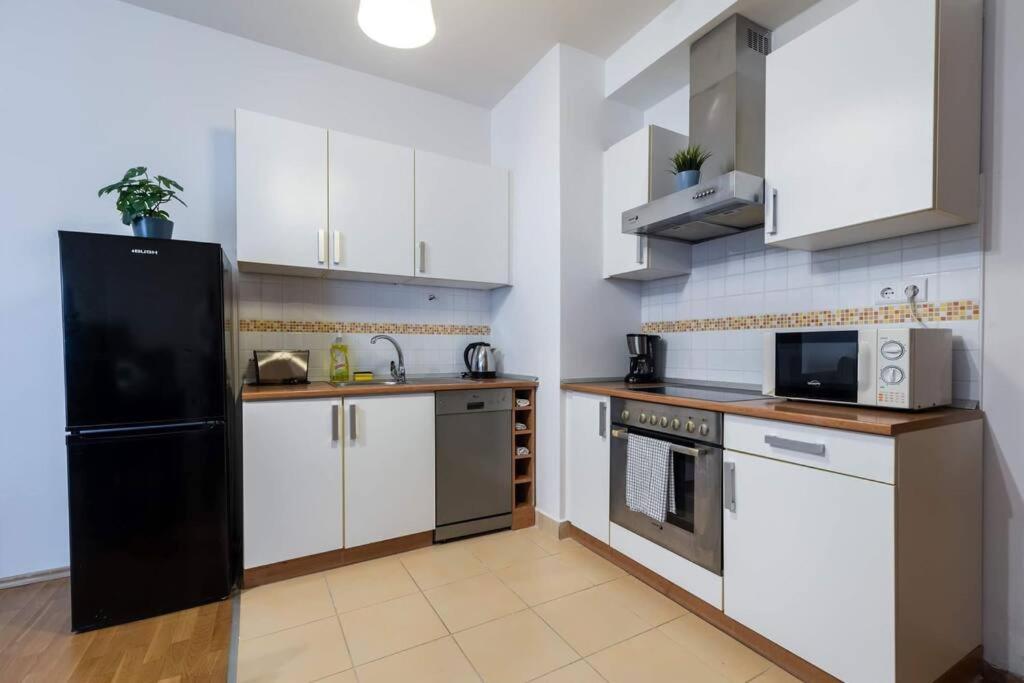Nice,sunny,quiet Flat Near To Deak Ferenc Sqaure