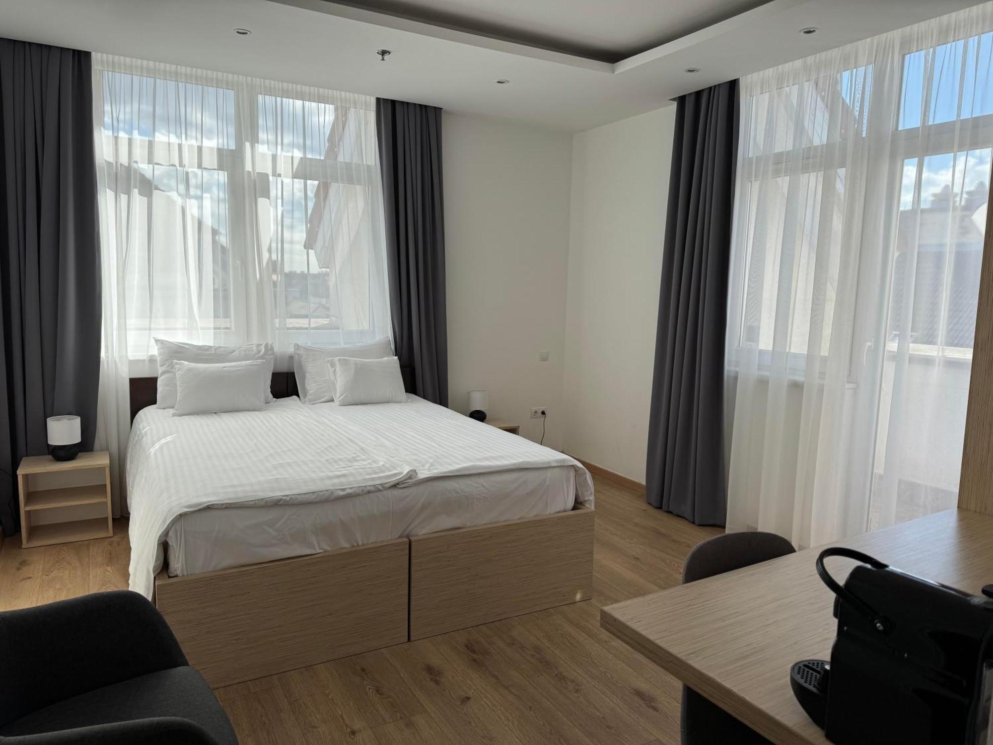 Hostal Rooftop City With Deep Garage *