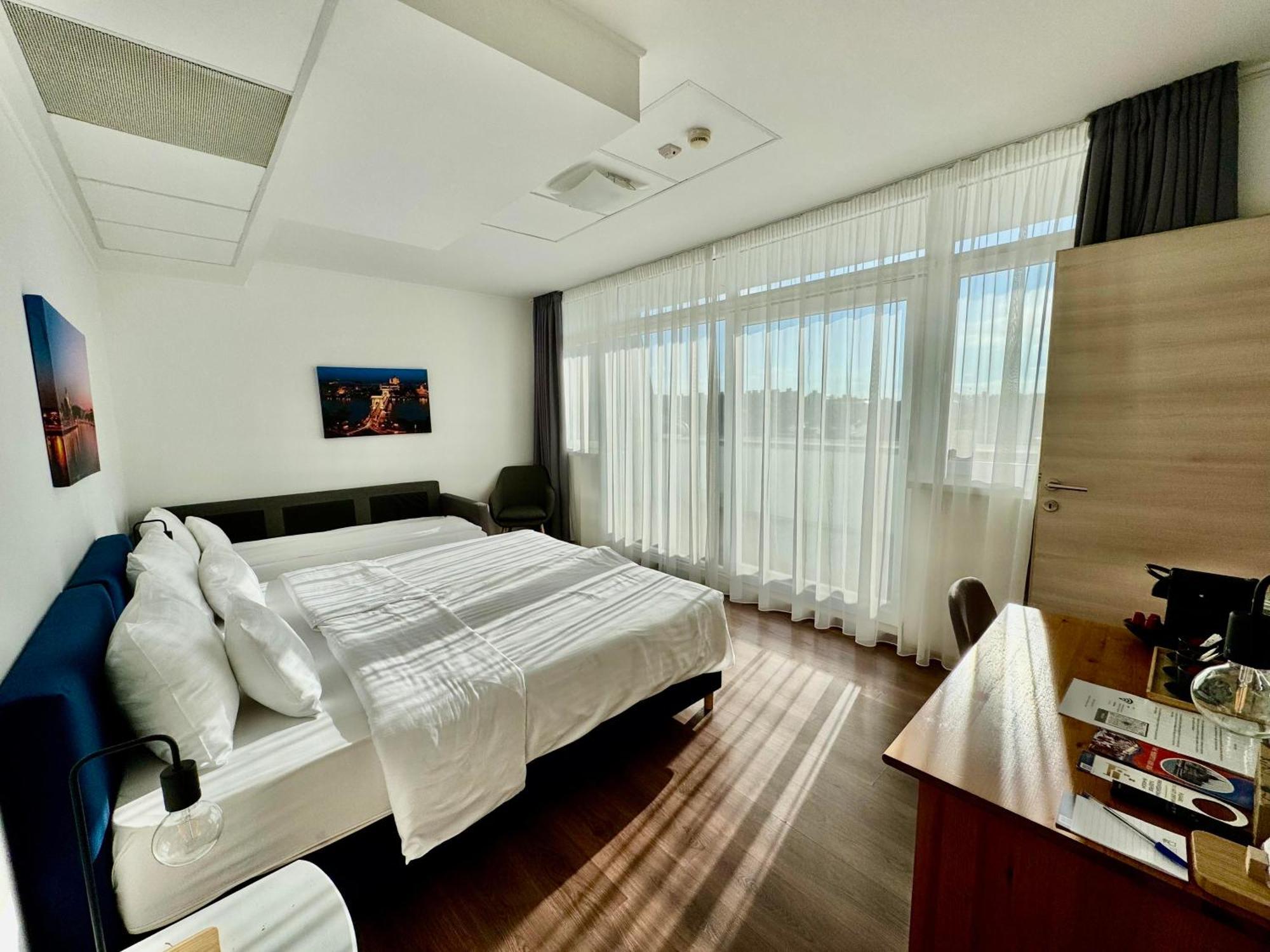 Hostal Rooftop City With Deep Garage *