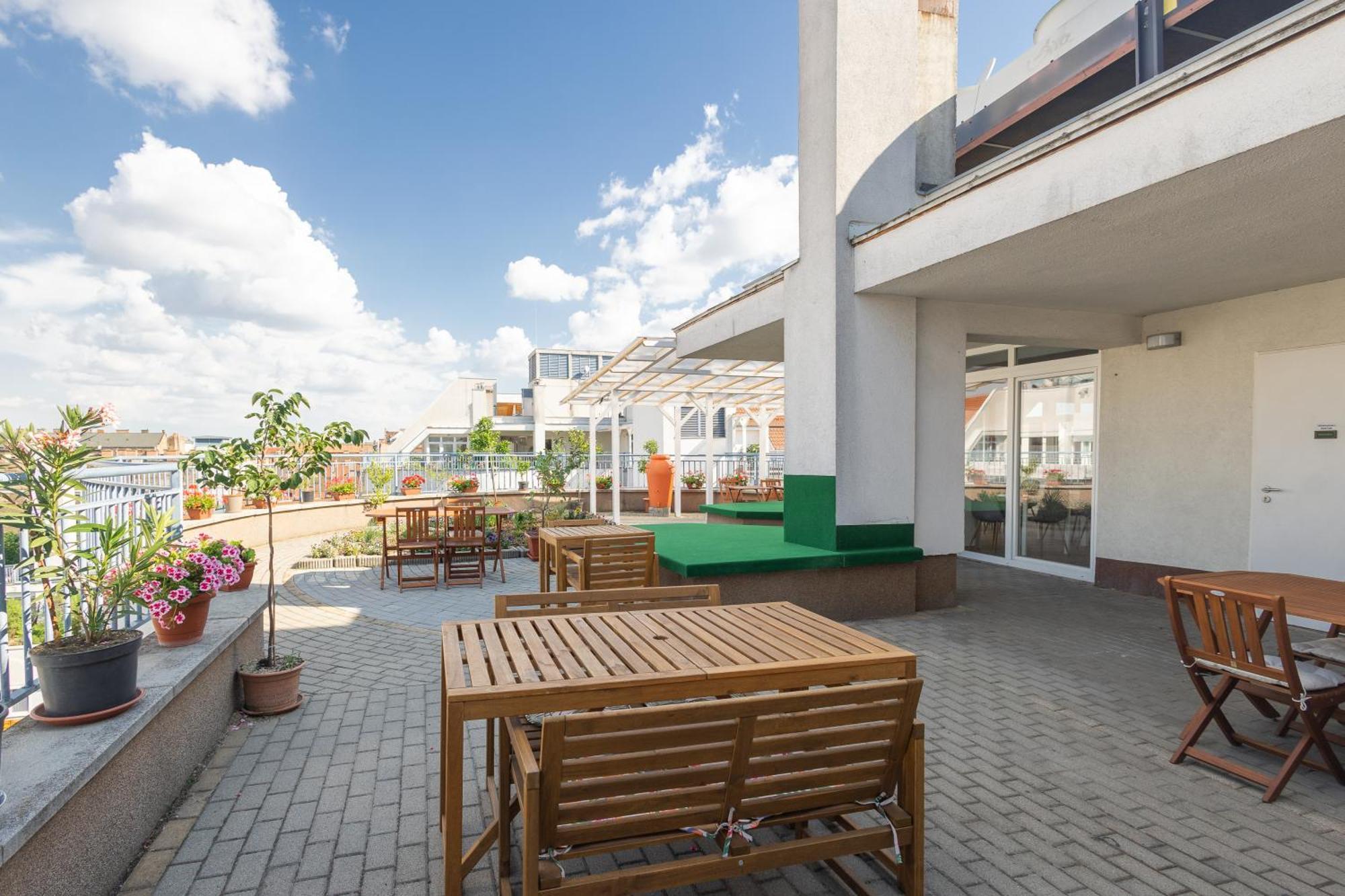 Hostal Rooftop City With Deep Garage *
