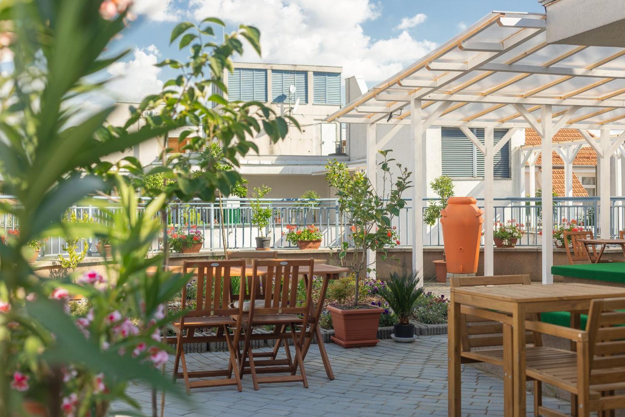 Hostal Rooftop City With Deep Garage Budapest