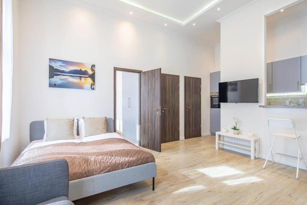 Ultra - New - Quiet Sleep Apartment *
