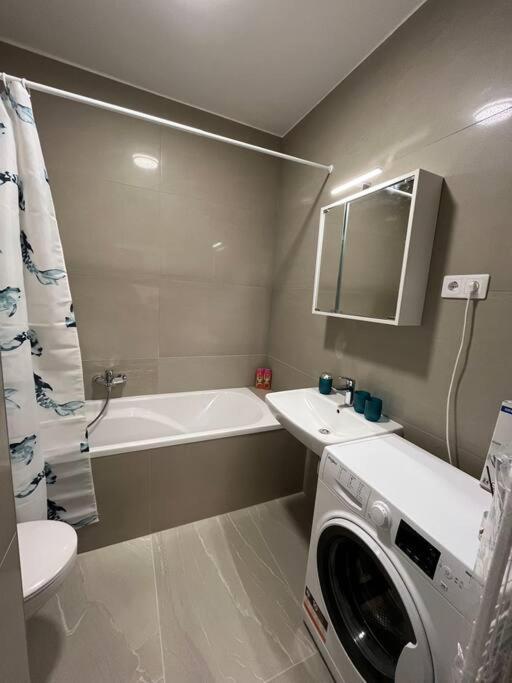 Appartamento Spacious With Balcony And Garage Budapest