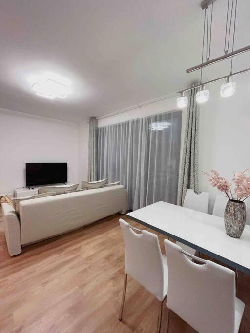 Appartamento Spacious With Balcony And Garage Budapest
