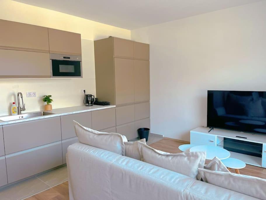 Appartamento Spacious With Balcony And Garage