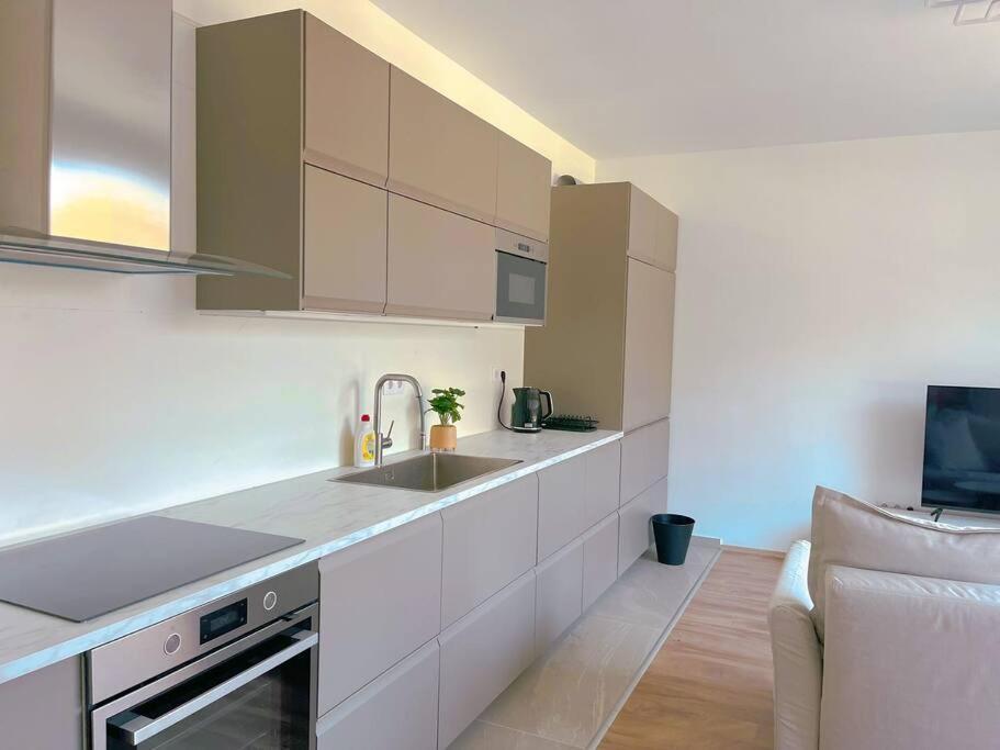 Spacious With Balcony And Garage Appartamento