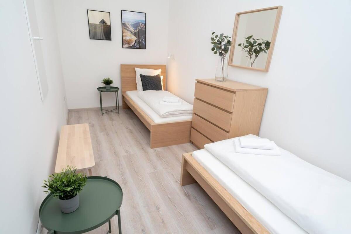 Very Extra Large Brand New Aircon Apartamento