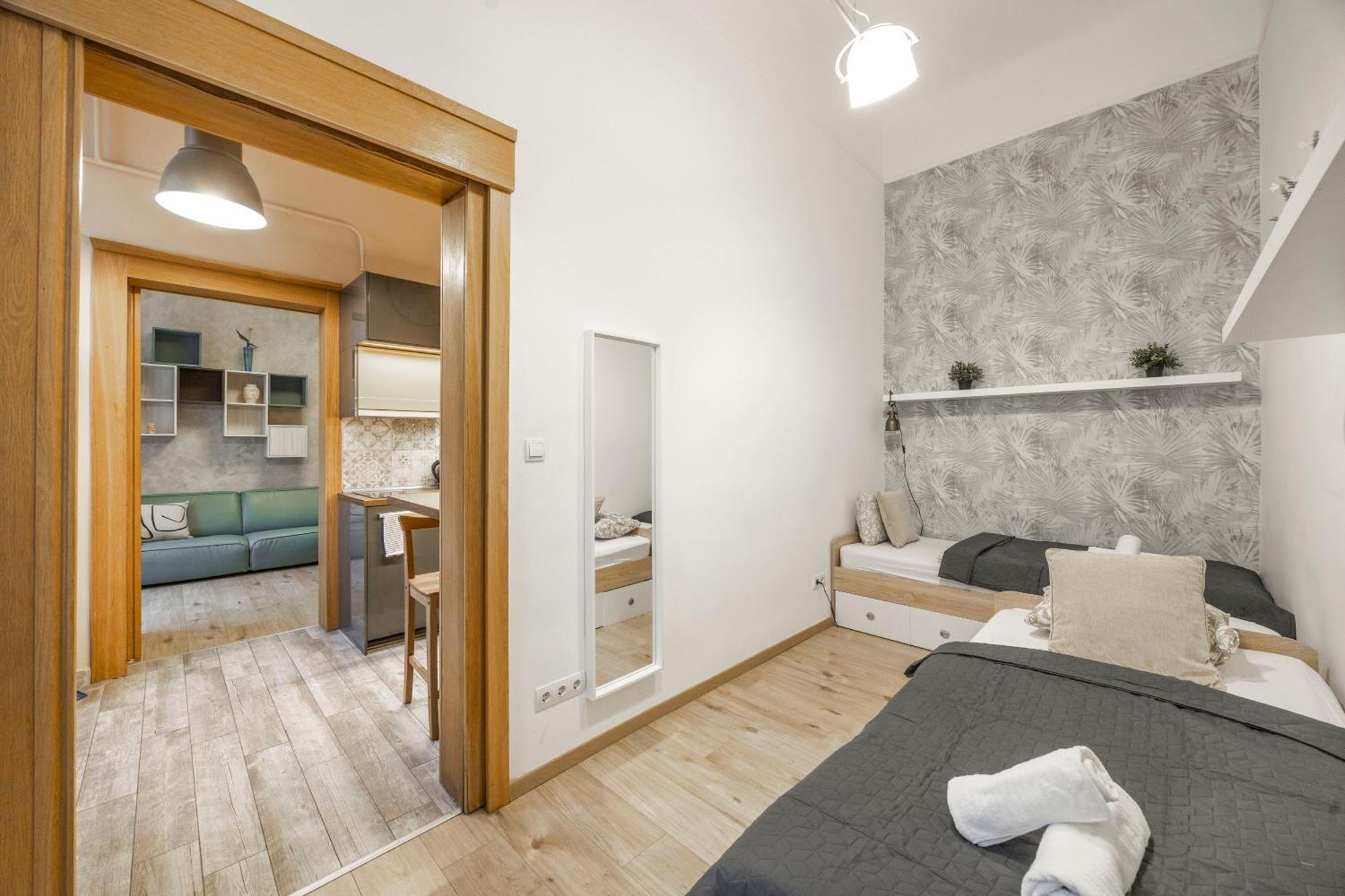 Deluxe N' Cozy Center 2bedrm Appartement