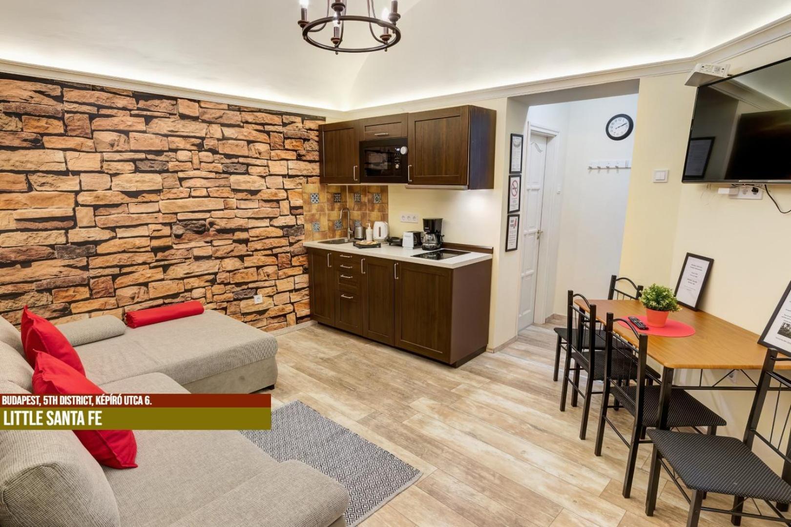 Little Americas Main Street Apartment *