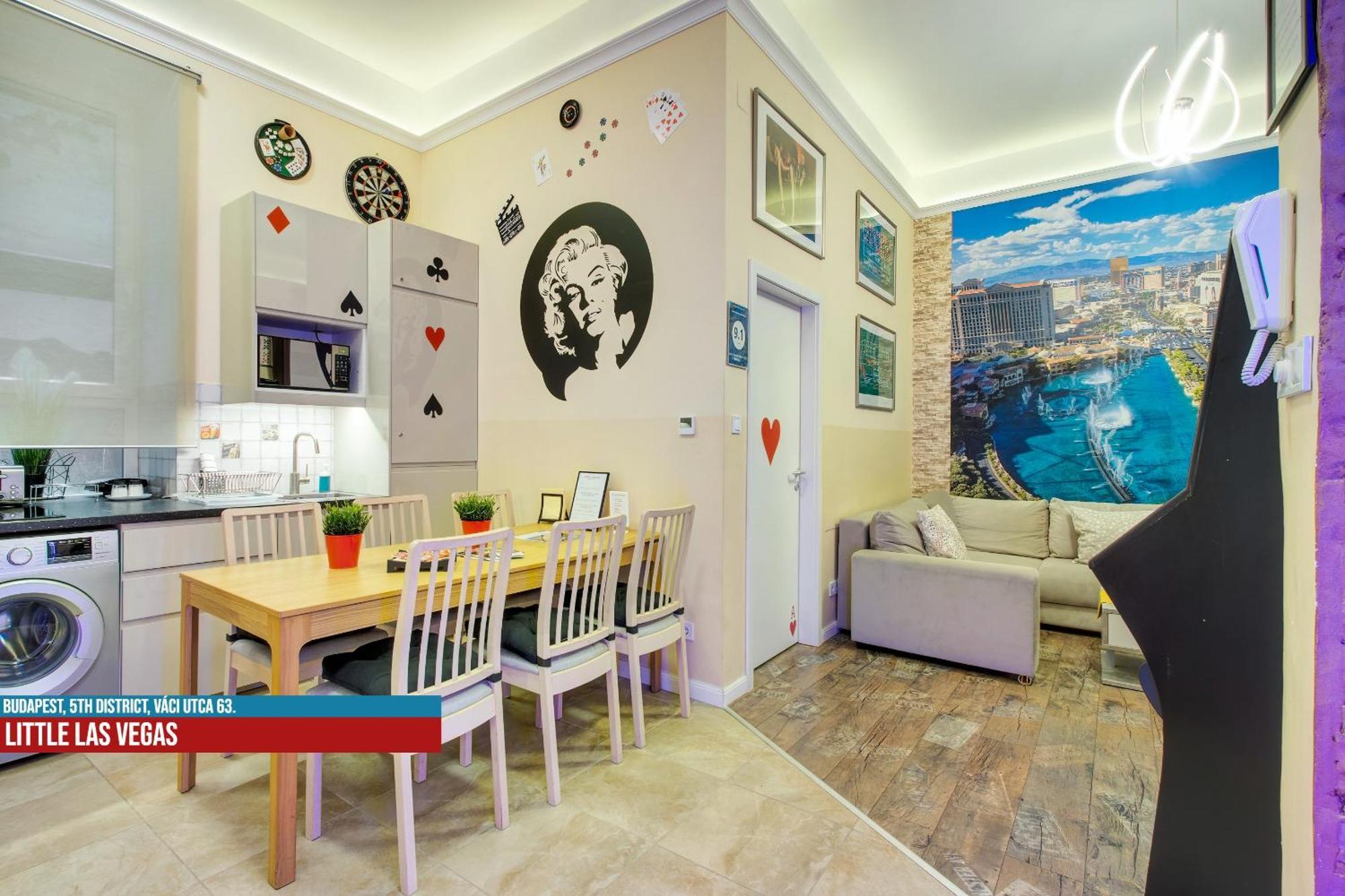 Little Americas Main Street Apartment *